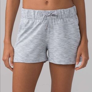 Lululemon on the fly short 2.5” luxtreme